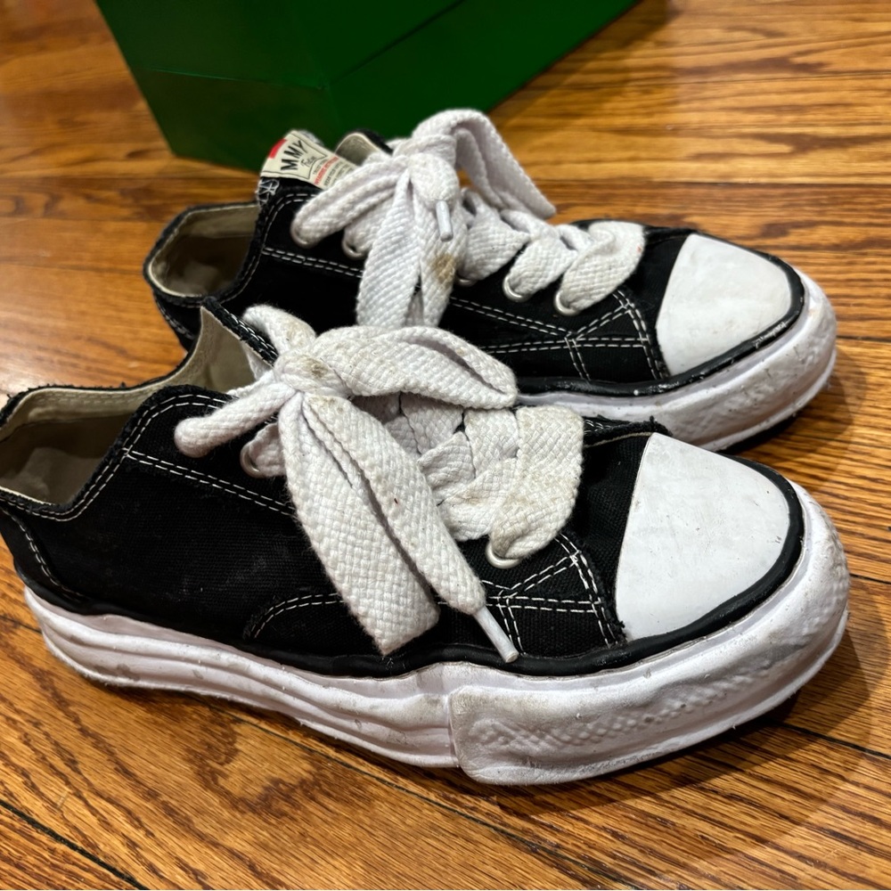 MBlack and White Sneakers